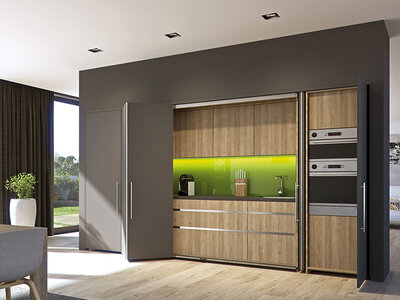 Usi pliante si pivotante la mobila de bucatarie Usi pliante si pivotante la mobila de bucatarie