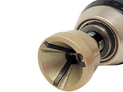 Bormasina cu debavurator si suruburi prelucrate