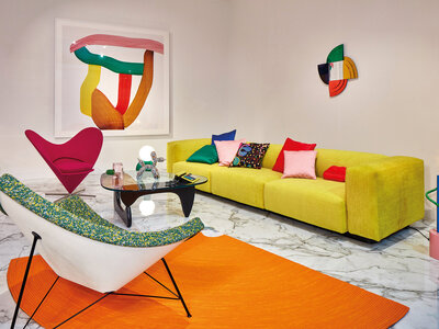 Trenduri la Salone del Mobile Milano Stand cu mobilier la Salone del Mobile Milano