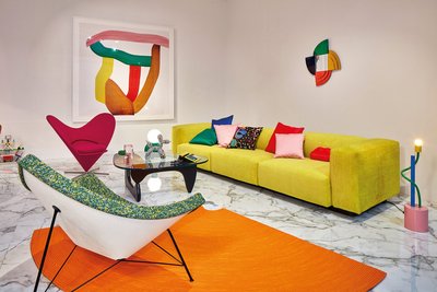 Stand cu mobilier la Salone del Mobile Milano