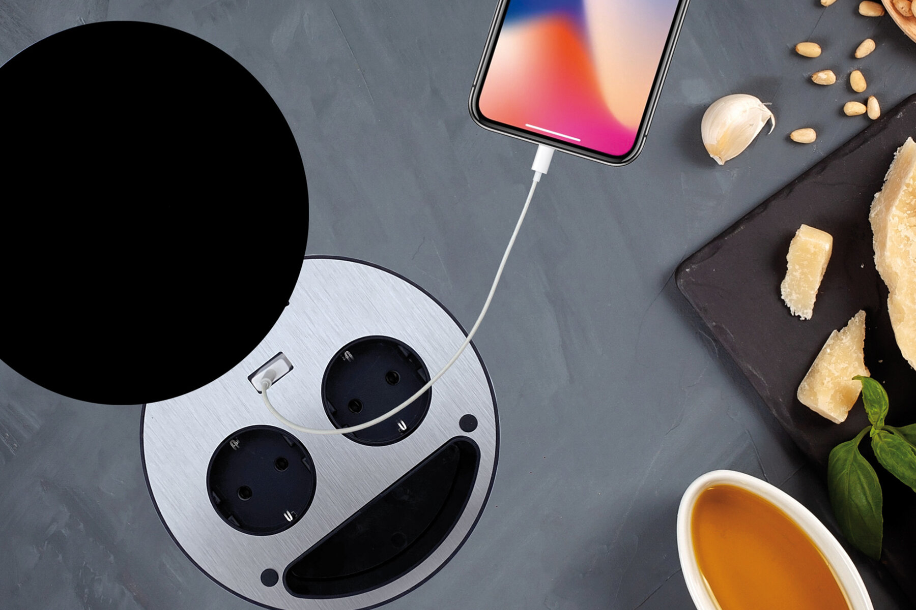 Priza incorporabila in blat Wipo Smile cu incarcator USB si capac negru