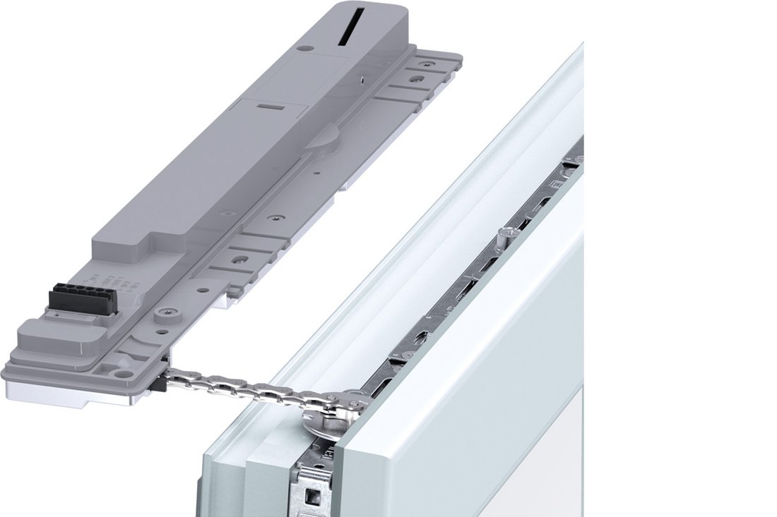 Sistem electric cu lant pentru deschiderea ferestrelor. ©Siegenia