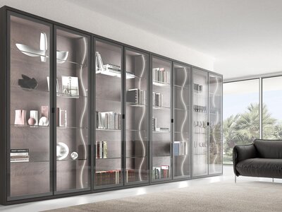 Banda LED Flexiled se poate monta in diferite forme in mobilier Banda LED Flexiled montata in itneriorul unei vitrine in living