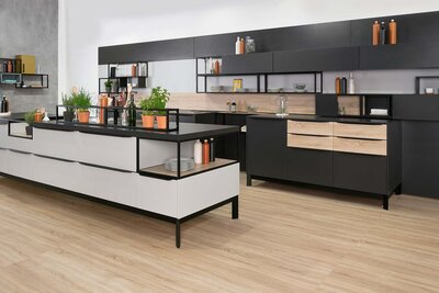 Mobilier de bucatarie cu manere cant