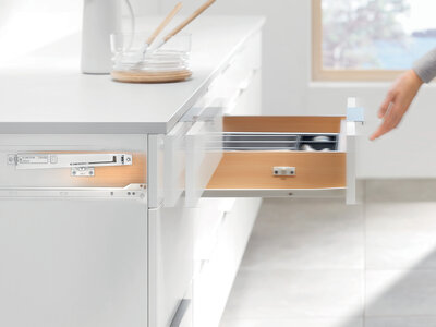 Mobila de bucatarie cu glisiera Blum Standard