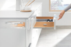 Mobila de bucatarie cu glisiera Blum Standard