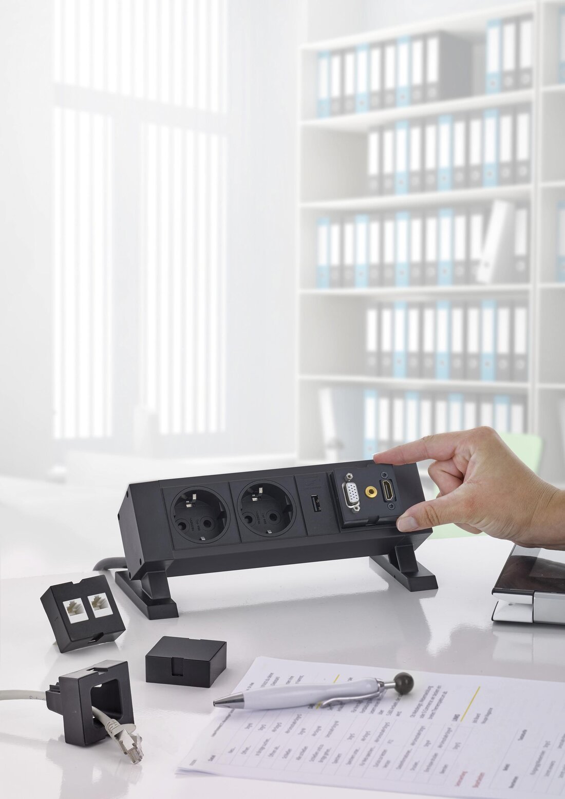 Dock Square de la EVOline cu mufe pentru personalizare