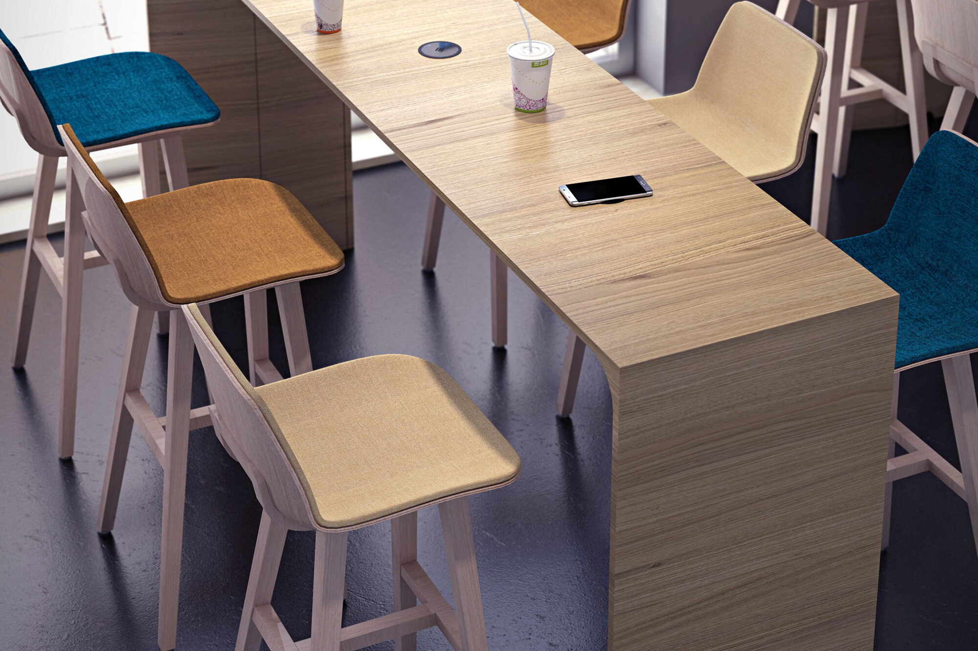 Interior cafenea cu mese de bar si incarcator wireless integrat