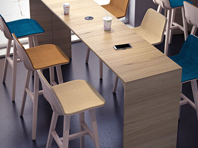 Incarcator wireless QI Evoline montat in cafenea Interior cafenea cu mese de bar si incarcator wireless integrat