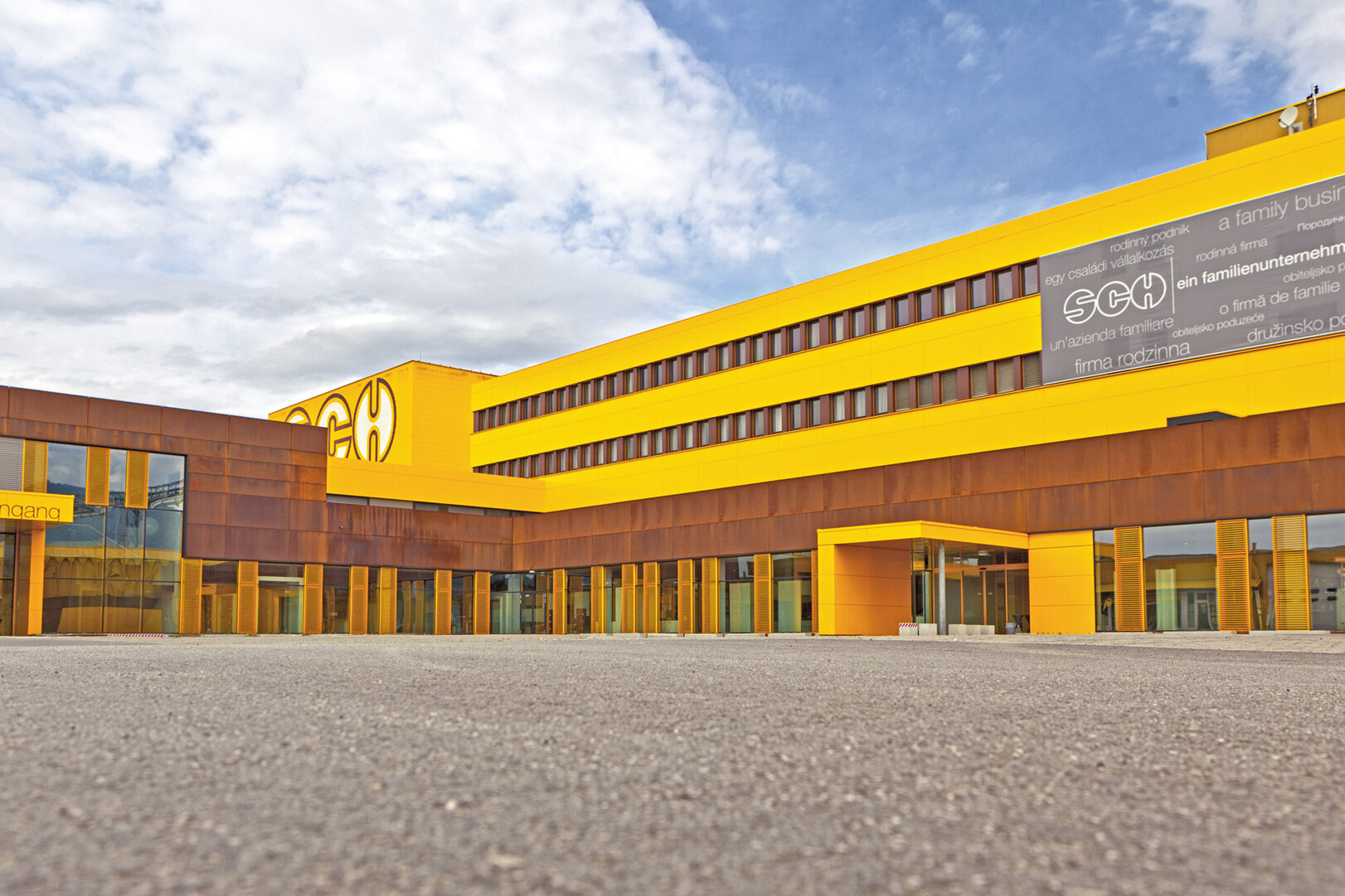 Sediu Schachermayer Linz cu parcare pentru clienti