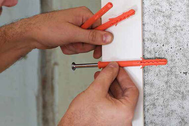 Meseriasul monteaza corect diblul Mungo. 