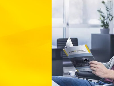 Promotii si brosuri cu barbat citind revista