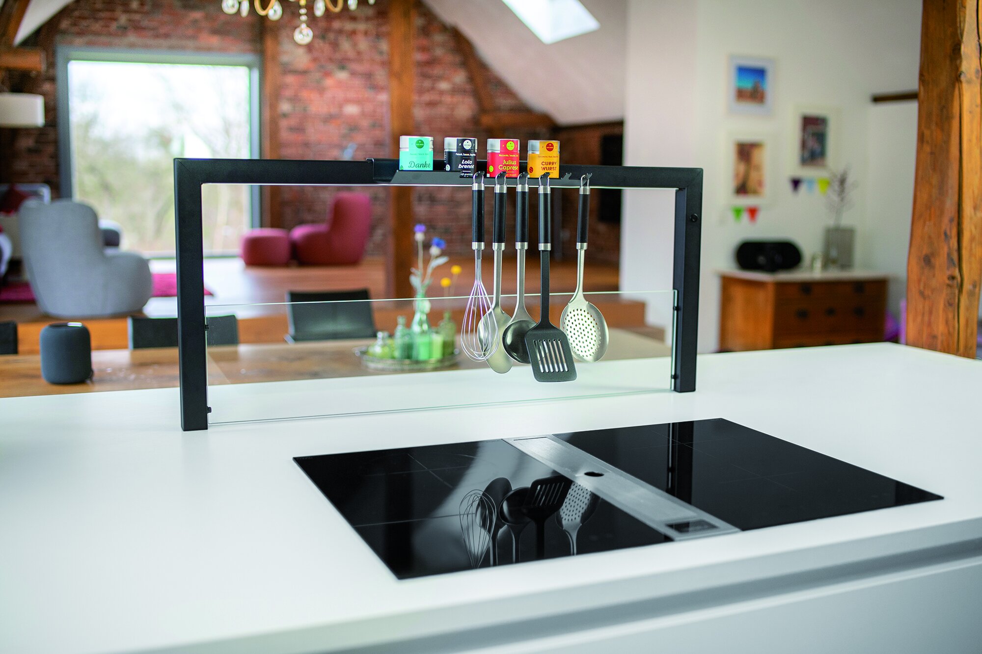 Antistrop insula bucatarie cu depozitare 