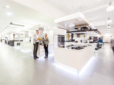 Noul site Schachermayer este mai clar, mai simplu si optimizat pentru dispozitivele mobile. Consultanta in showroom Schachermayer