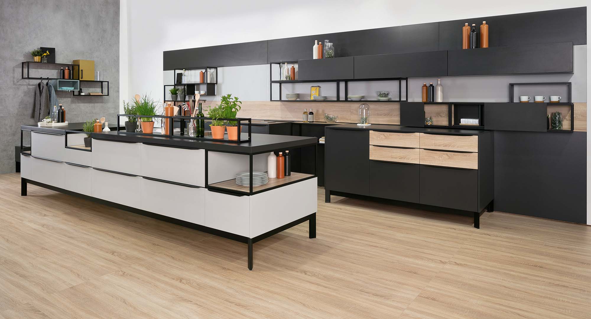 Mobilier de bucatarie cu manere cant
