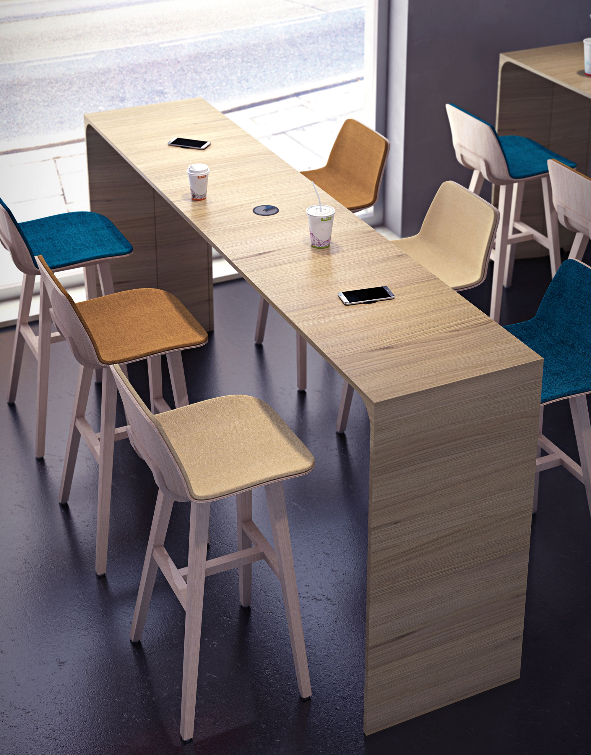Interior cafenea cu mese de bar si incarcator wireless integrat